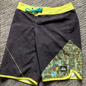 Quicksilver boys surf trunks size 26 like new